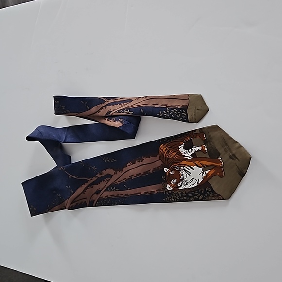 WWF Bengal Tiger Tie - Picture 3 of 8